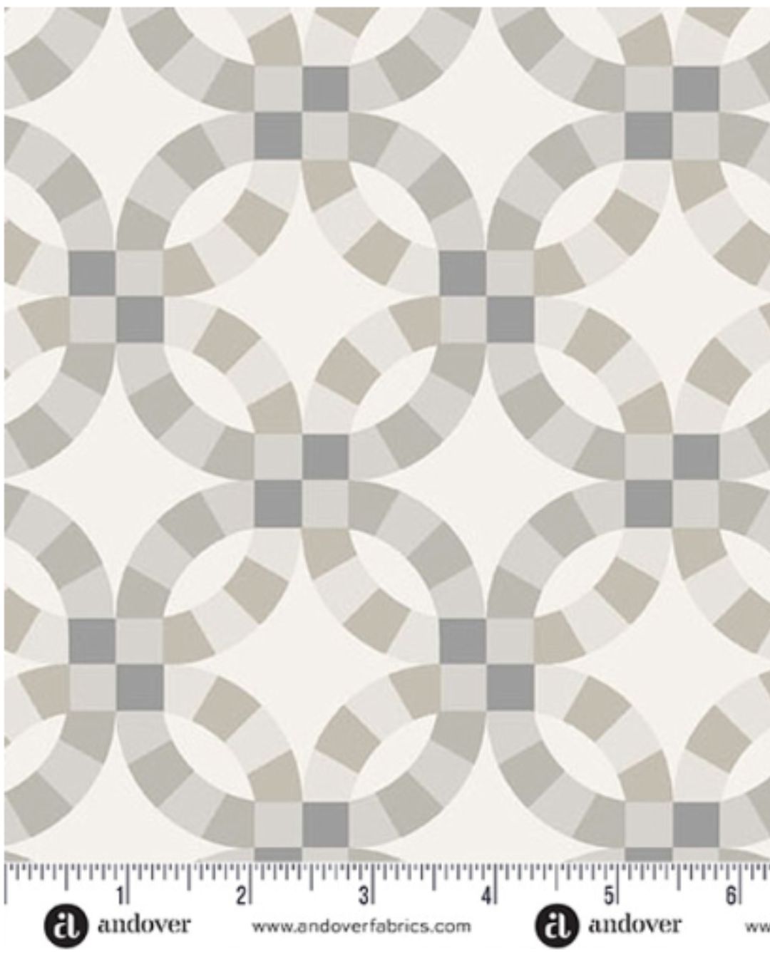 Double wedding ring pattern in shades of gray